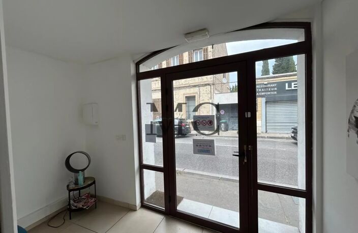 A LOUER - LOCAL  M2 - LA VALENTINE — photo 2