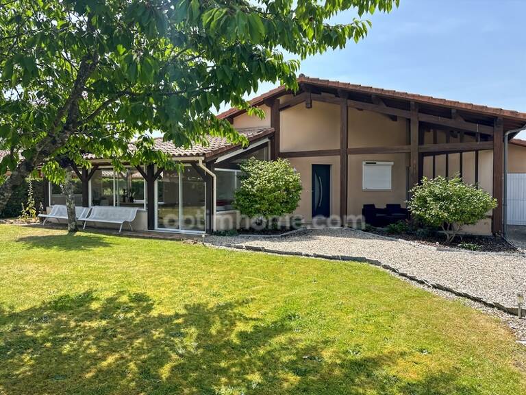 Villa de plain-pied avec véranda en excellent état et à proximité des commerces, jardin, garage — photo 1