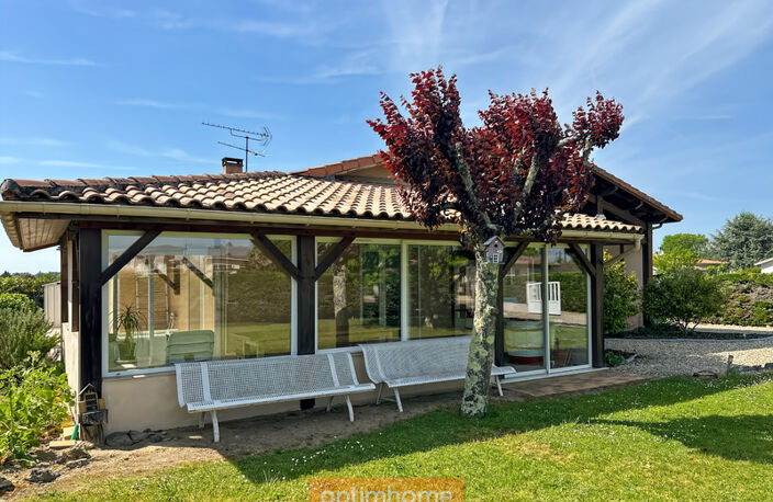 Villa de plain-pied avec véranda en excellent état et à proximité des commerces, jardin, garage — photo 4