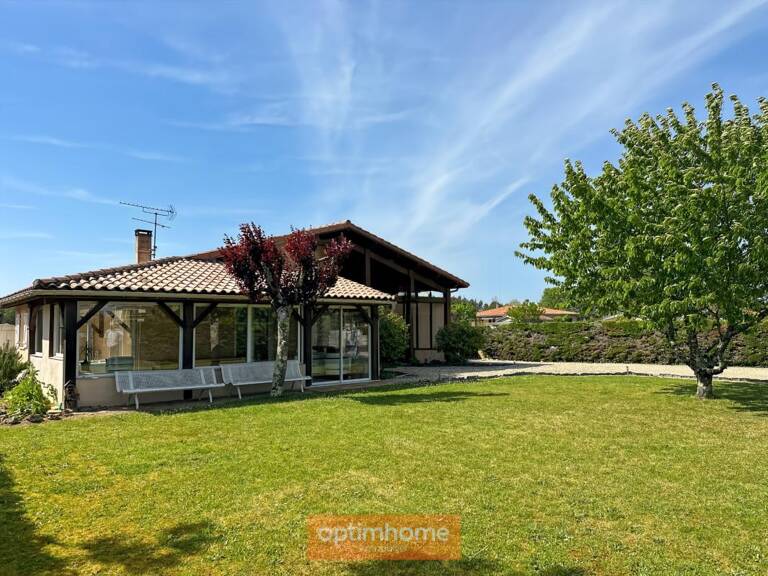 Villa de plain-pied avec véranda en excellent état et à proximité des commerces, jardin, garage — photo 1