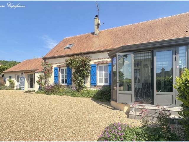 A vendre au centre de Landelles (28190) - longère rénovée de 151 m², 4 chambres, terrain clos de 900 m² — photo du bien