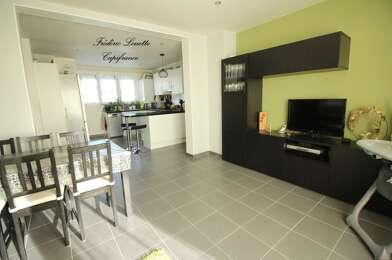 Appartement 4 pièces 830 €