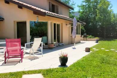 Maison 6 pièces 2870 €