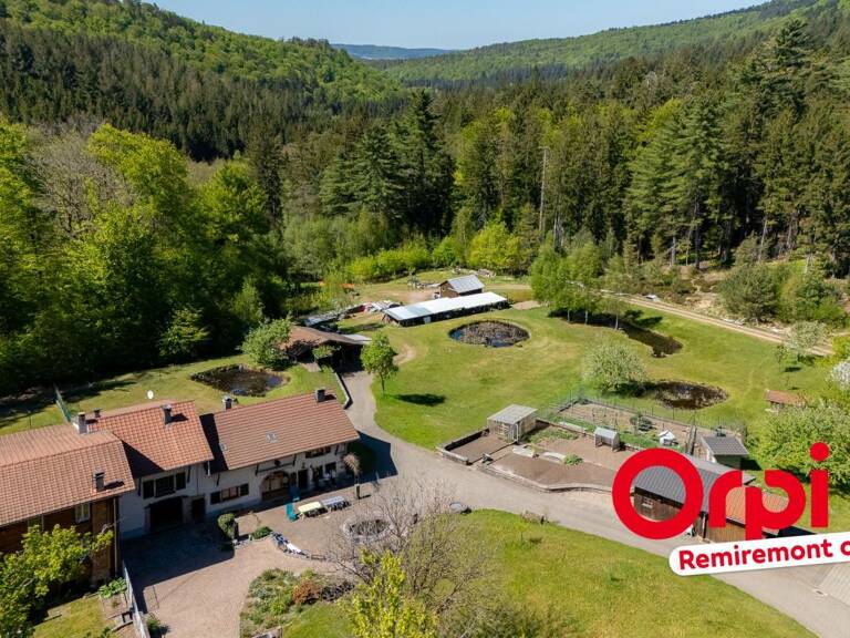 Rare à la vente – Ferme avec 1 hectare de terrain en pleine nature — photo 1