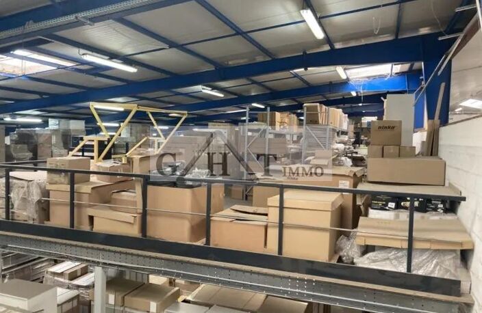 LOCAL D'ACTIVITÉ DE 810 M² À VENDRE À GROSLAY — photo 3