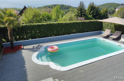 Grande propriété moderne avec piscine — photo du bien