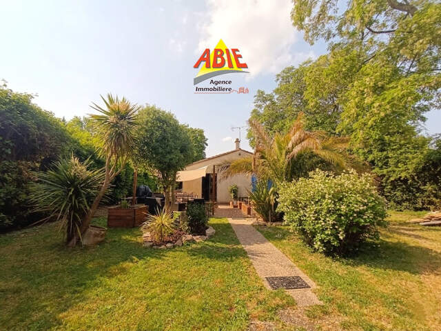 Maison bourg de Coulon, 150m2, terrain, quatre chambres — photo du bien