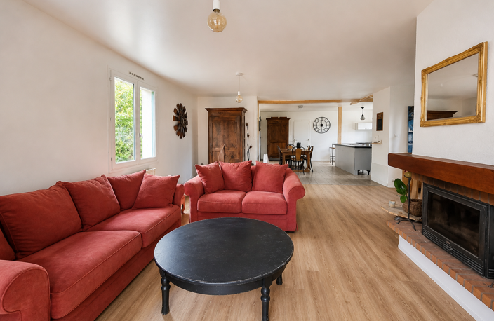 Maison bourg de Coulon, 150m2, terrain, quatre chambres — photo 2