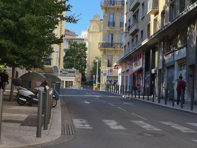 Commerce proposé à Marseille 2