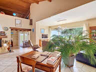 Vacquiers, villa principale, villa d'amis et  piscine — photo 4