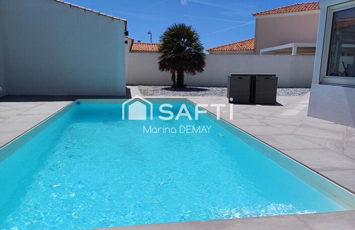 À deux pas des commerces : maison lumineuse   piscine — photo 2