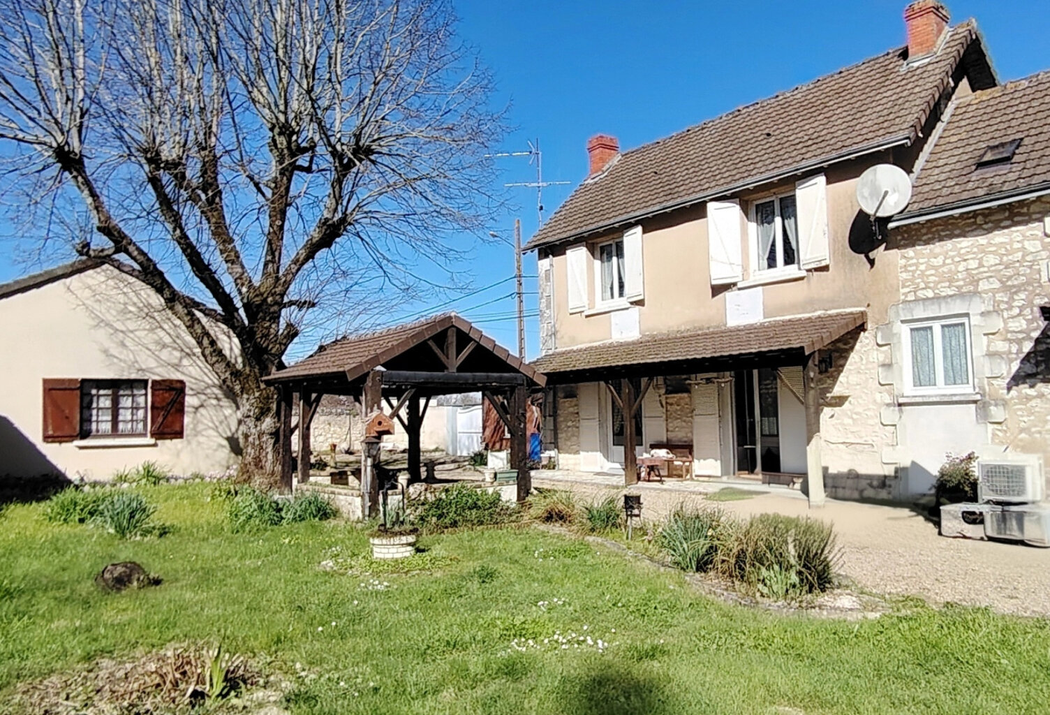 Maison de 137 m2 sur terrain d'environ 720 m2 avec double ac — photo 1