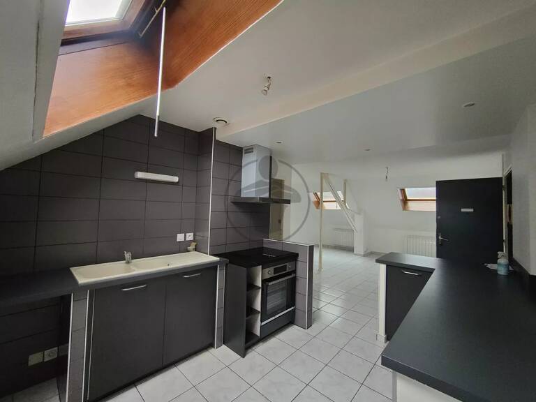 Appartement - 93 m² - 6 pièces — photo 1