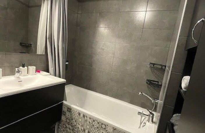 APPARTEMENT AU COEUR DE CHATEAU GOMBERT — photo 5