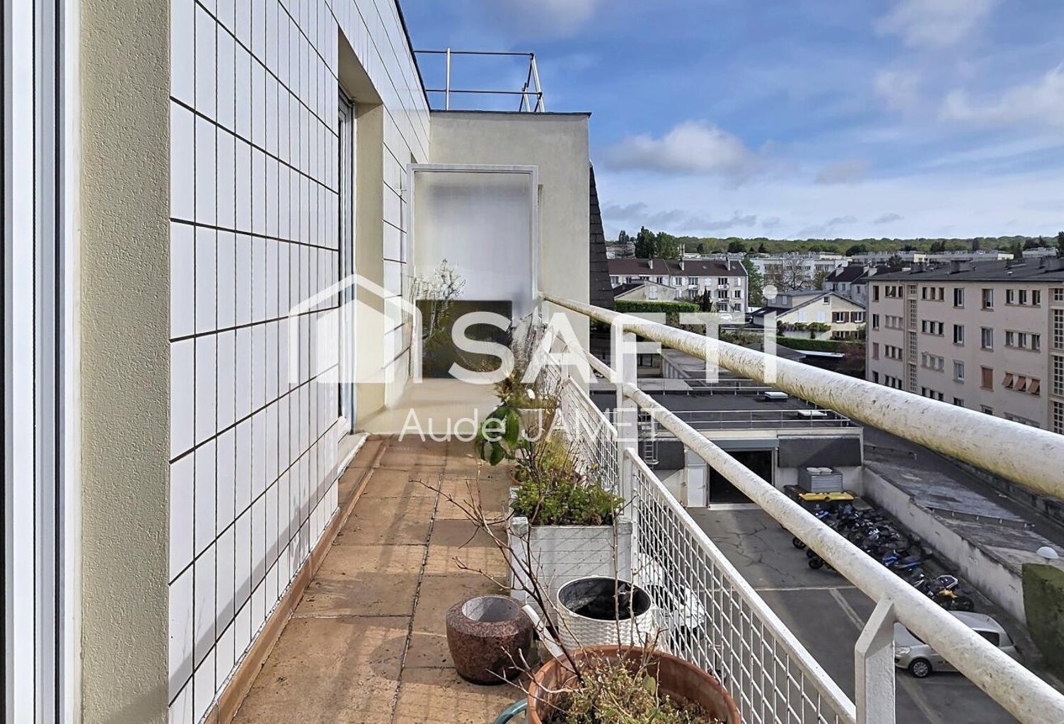 RUE DE VERSAILLES AU 4EME ET DERNIER ETAGE — photo 1