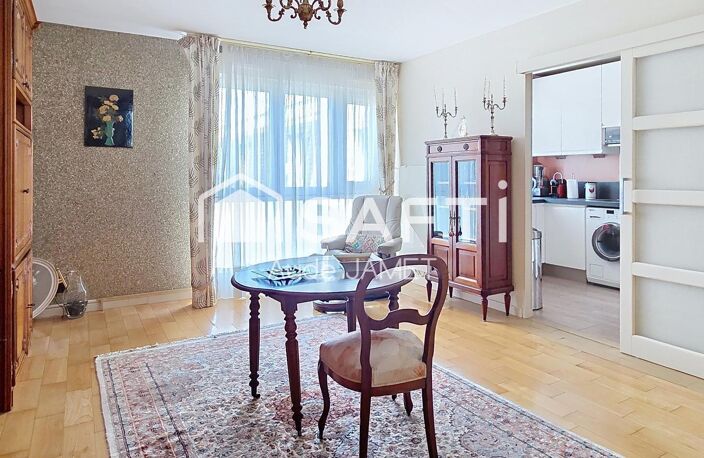 RUE DE VERSAILLES AU 4EME ET DERNIER ETAGE — photo 2