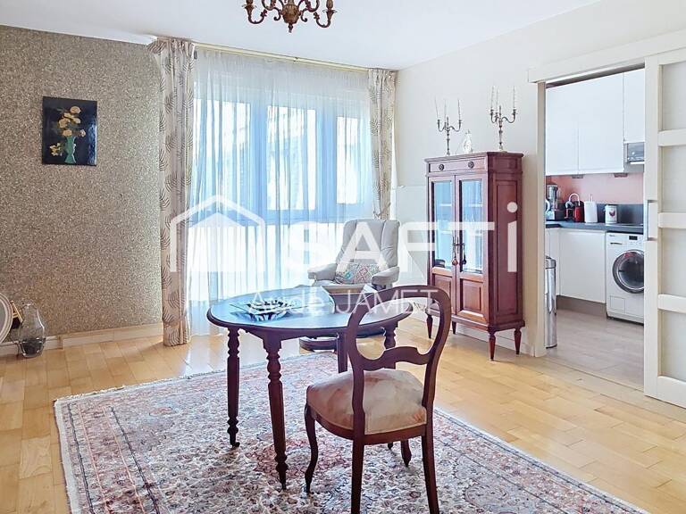 RUE DE VERSAILLES AU 4EME ET DERNIER ETAGE — photo 1