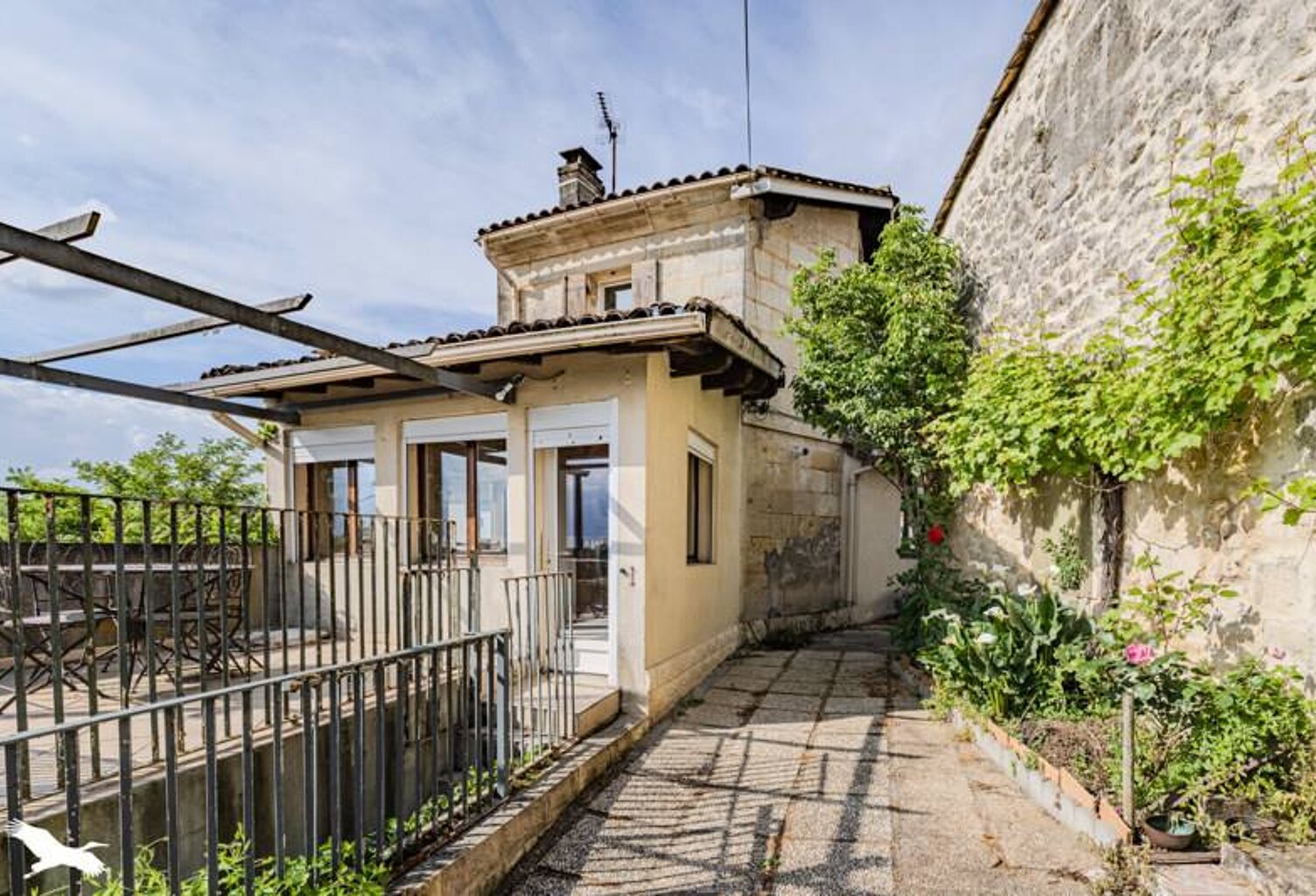 Maison en pierre de 5 pièces principales — photo 1