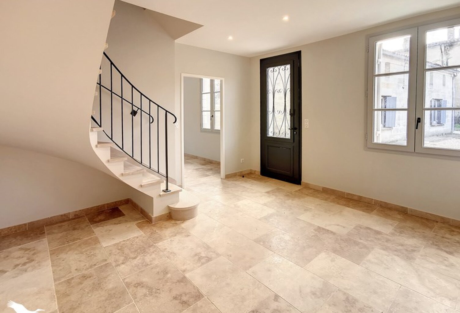 Maison en pierre de 8 pièces principales — photo 1