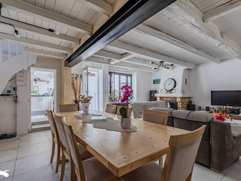 Maison en pierre de 4 pièces principales — photo 1