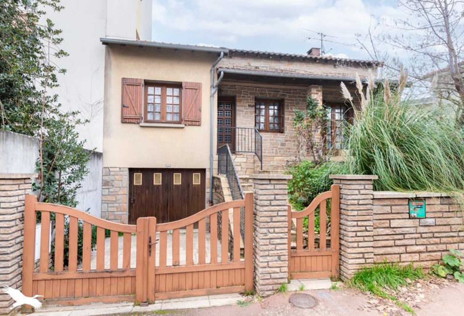 Maison en pierre de 3 pièces principales — photo 1