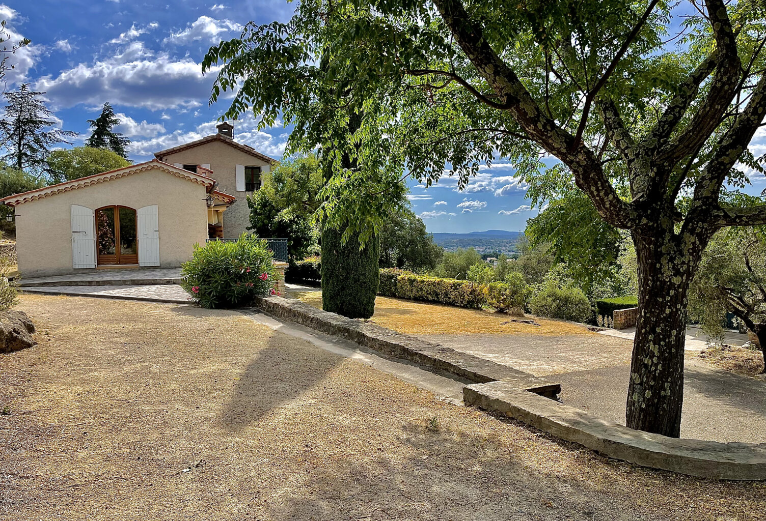 Mas de 220 m2 avec vue sur plus de 3000 m2 de terrain — photo 1