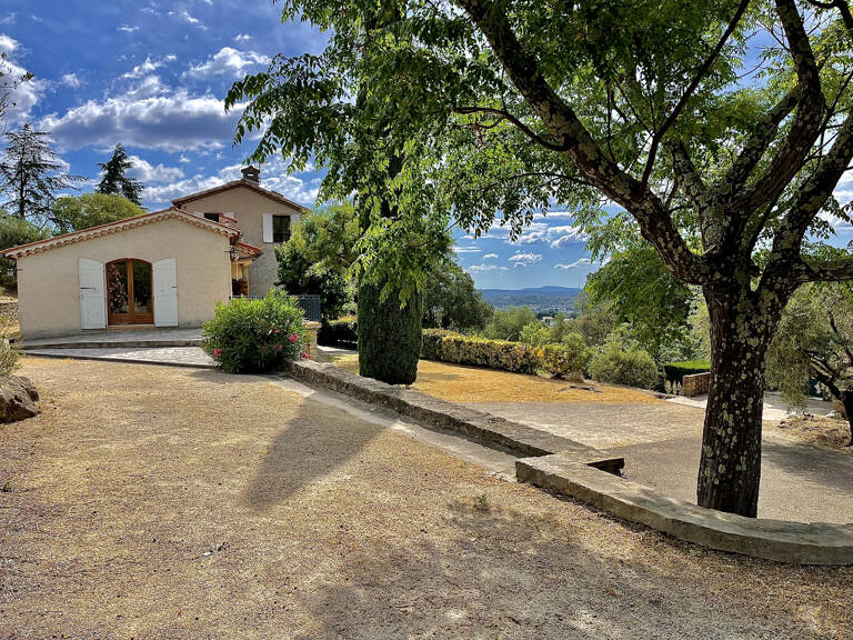 Mas de 220 m2 avec vue sur plus de 3000 m2 de terrain — photo 1