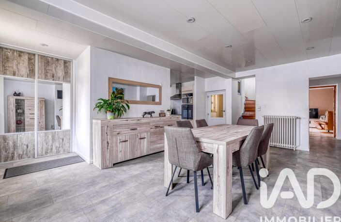 Vente Maison/villa 8 pièces — photo 2