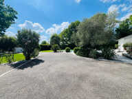 Villa standing de plain pied avec jardin, piscine et garage — photo 2