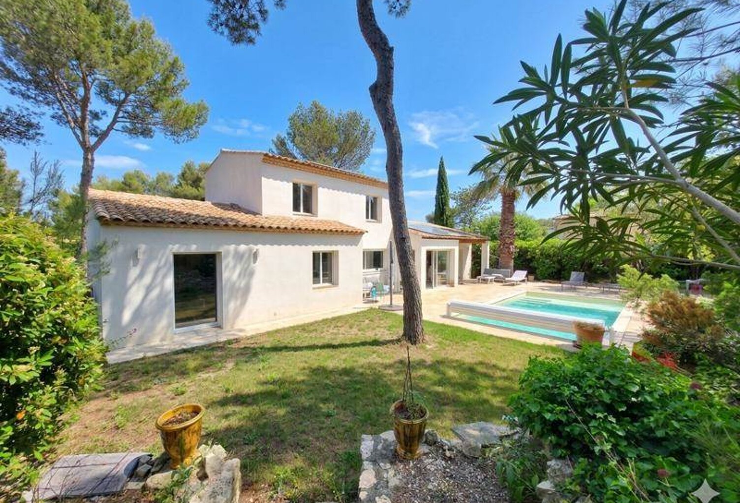 Villa de 6 pièces principales — photo 1