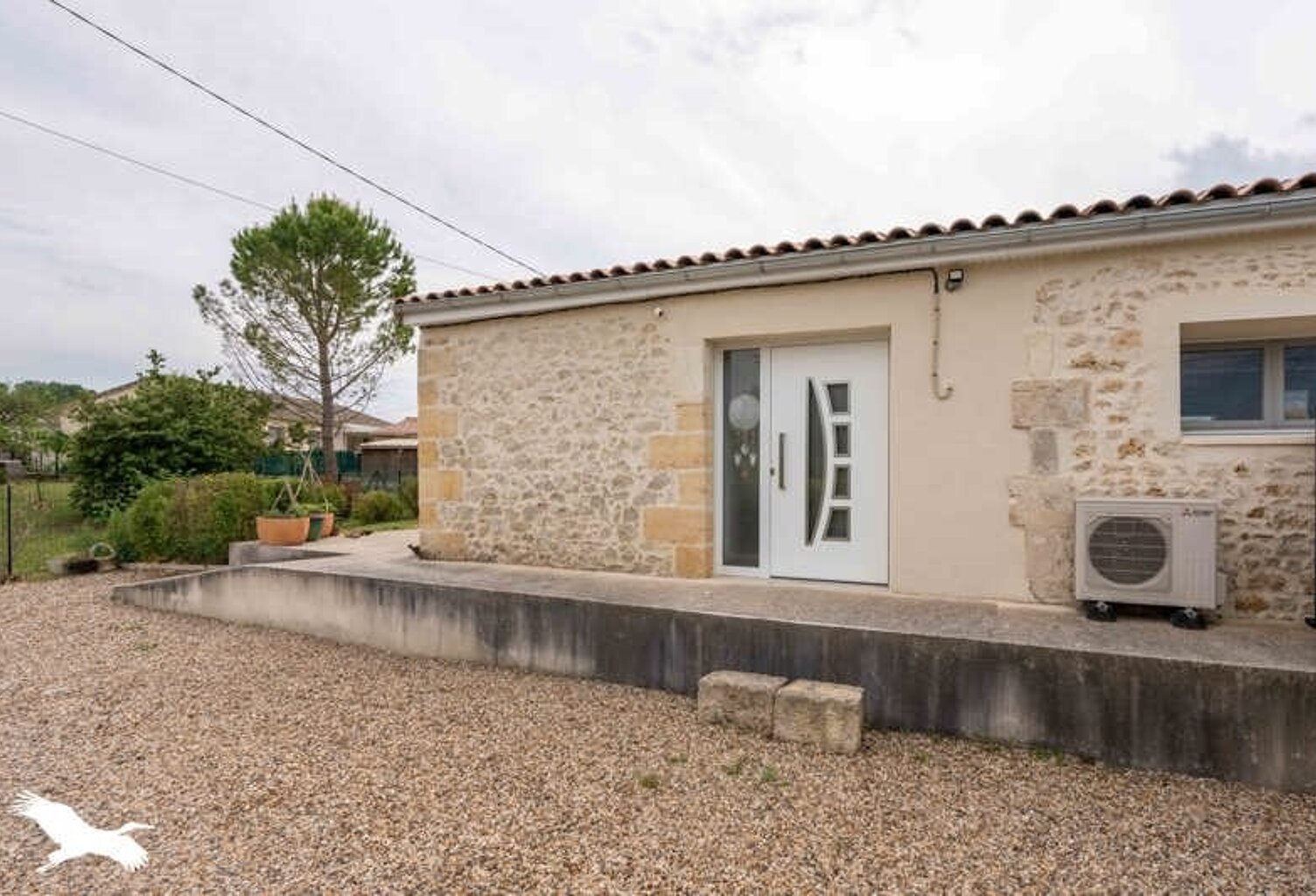 Maison en pierre de 4 pièces principales — photo 1
