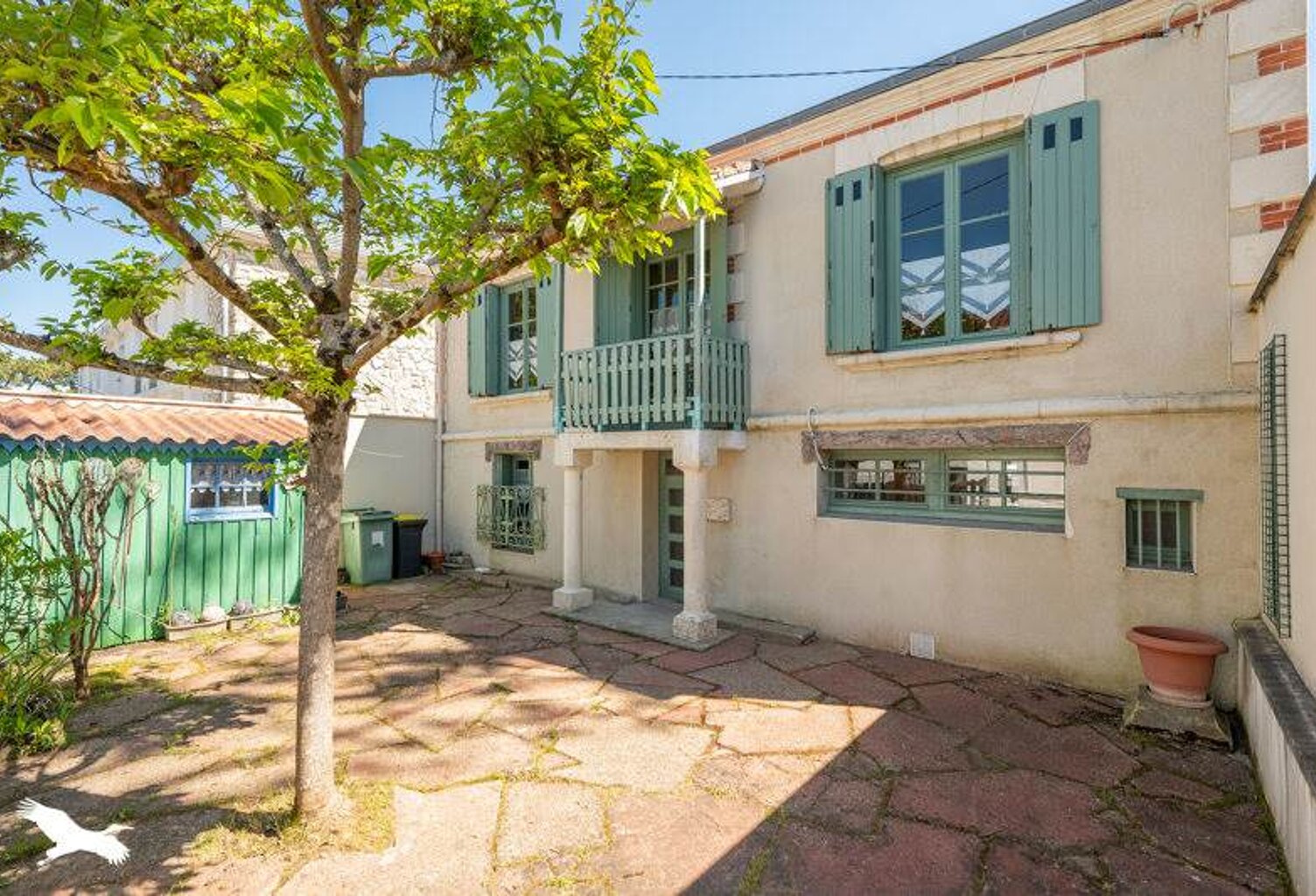 Maison en pierre de 4 pièces principales — photo 1