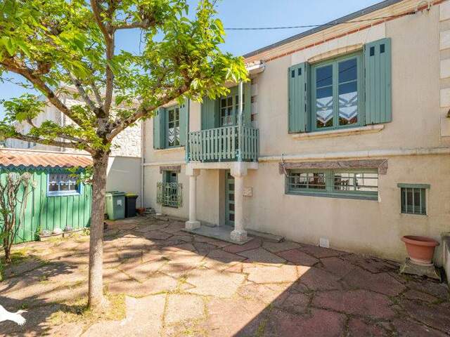 Maison en pierre de 4 pièces principales — photo du bien