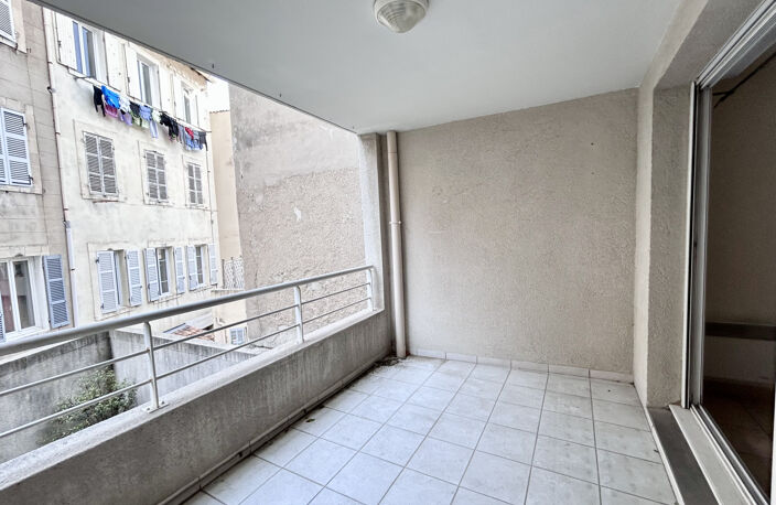 T3 PRADO LOUVAIN Terrasse et Garage 13008 — photo 2