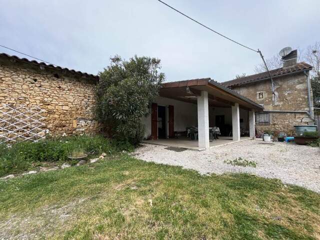 Maison en pierre de 3 pièces principales — photo du bien