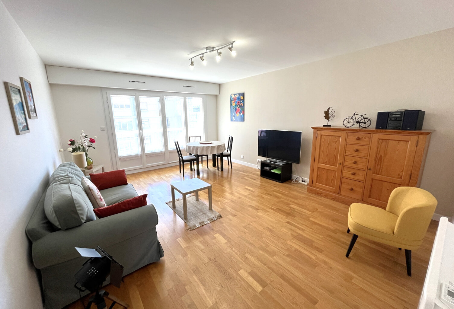 A VENDRE AIX LES BAINS T2 TERRASSE — photo 1
