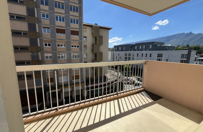 A VENDRE AIX LES BAINS T2 TERRASSE — photo 3