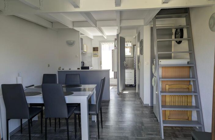 LES MATHES RESIDENCE AVEC PISCINE ET GARDIEN — photo 2