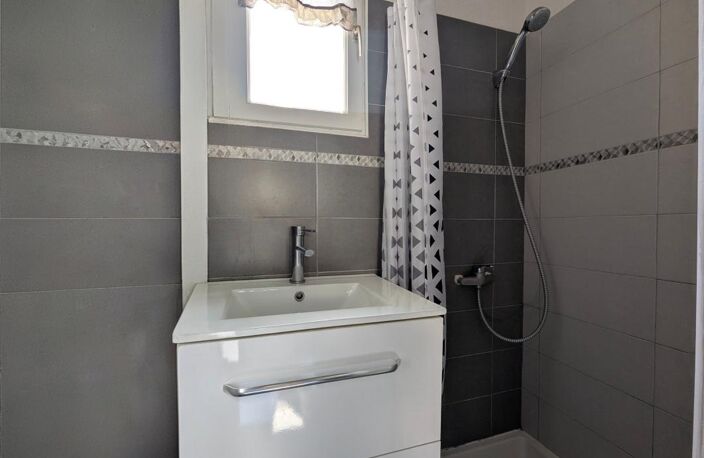 LES MATHES RESIDENCE AVEC PISCINE ET GARDIEN — photo 5