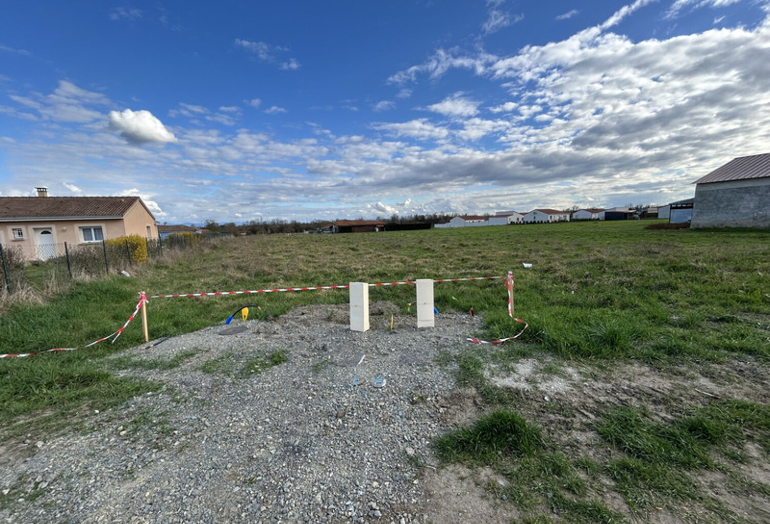 MARINGUES TERRAIN VIABILISE 746 M2 — photo 1