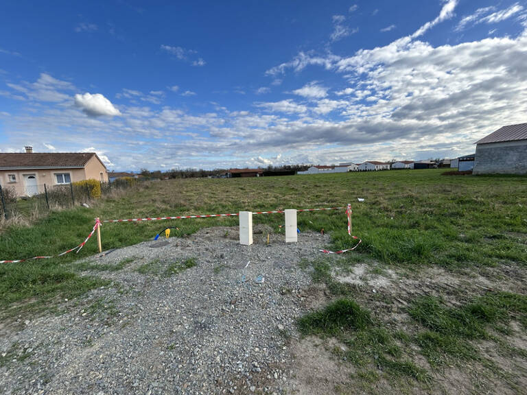 MARINGUES TERRAIN VIABILISE 746 M2 — photo 1