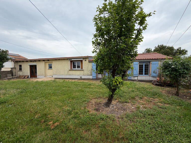 AISNE (85) ADORABLE LONGERE EN PIERRES AVEC MATERIAUX A FINIR DE RENOVER SUR 515M² AVEC DEPENDANCES — photo 1