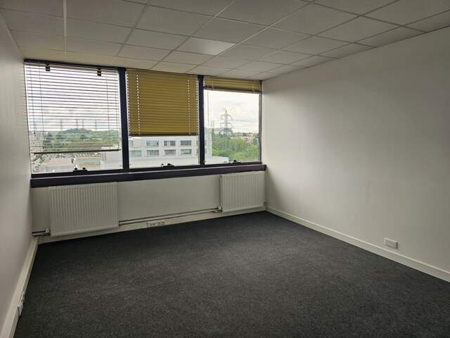 Bureau de 20 m2 à louer à Cergy Préfecture — photo du bien