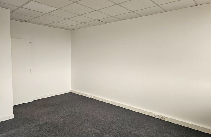 Bureau de 20 m2 à louer à Cergy Préfecture — photo 2