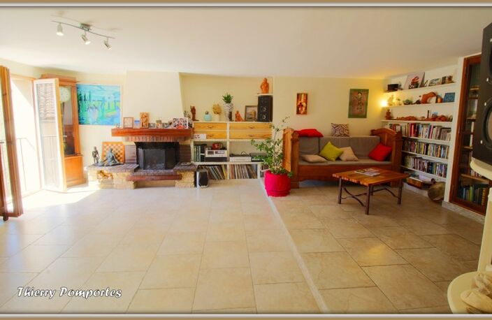A  ORAISON, Maison de ville avec terrasse et jardin, 4 pièces plus studio indépendant — photo 2