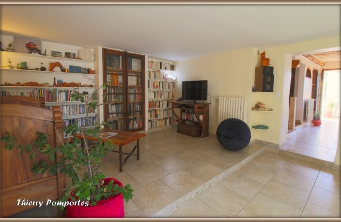 A  ORAISON, Maison de ville avec terrasse et jardin, 4 pièces plus studio indépendant — photo 3
