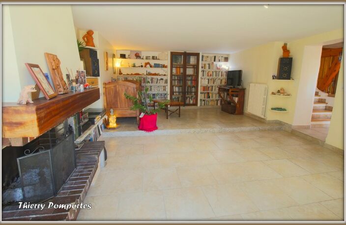 A  ORAISON, Maison de ville avec terrasse et jardin, 4 pièces plus studio indépendant — photo 4