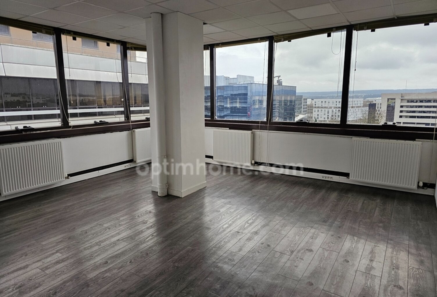 Bureau de 27 m2 à louer à Cergy Préfecture — photo 1