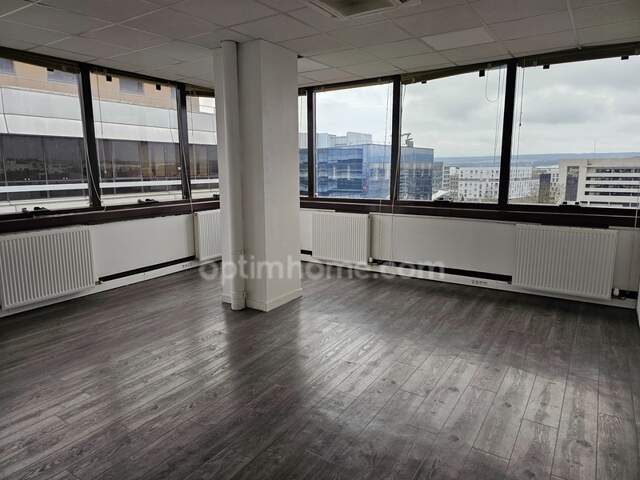 Bureau de 27 m2 à louer à Cergy Préfecture — photo du bien