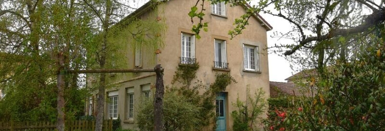 Maison 11 Pièces 233 m² à vendre à Sainte-Sigolène (43600)